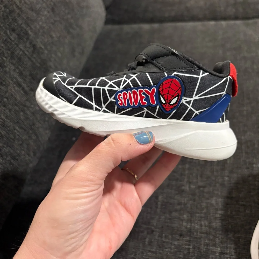 Adidas SpiderMan Kids Shoes Size 6c - Picture 3 of 5
